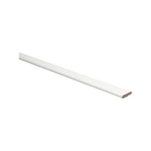 Plakplint voor PVC vloeren en laminaat vloeren. Met zelfklevende plakstrip. Kleur wit RAL 9010.
