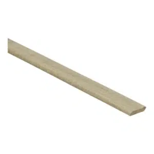 Plakplint voor PVC vloeren en laminaat vloeren. Met zelfklevende plakstrip. Kleur Zacht Eik Warm Grijs.