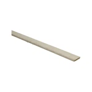 Plakplint voor PVC vloeren en laminaat vloeren. Met zelfklevende plakstrip. Kleur eiken beige.