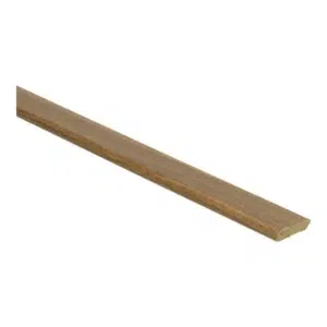 Plakplint voor PVC vloeren en laminaat vloeren. Met zelfklevende plakstrip. Kleur eiken oudfrans.