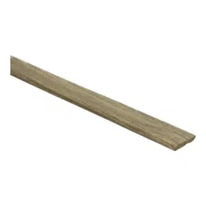Plakplint voor PVC vloeren en laminaat vloeren. Met zelfklevende plakstrip. Kleur licht eiken geolied.